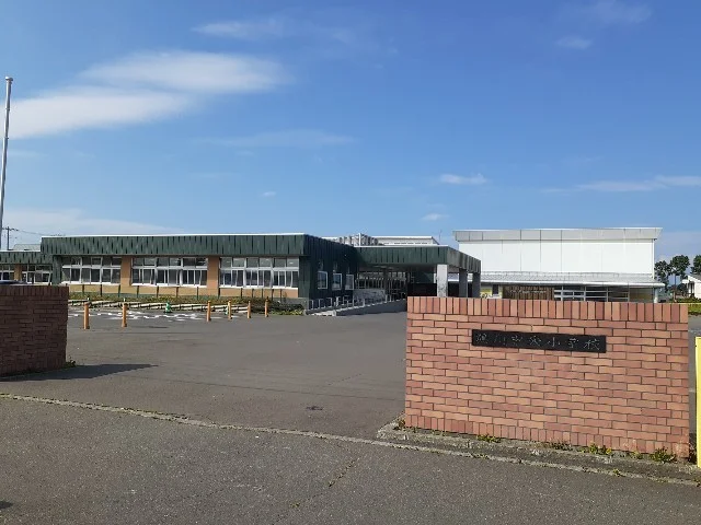 鵡川中央小学校まで500m