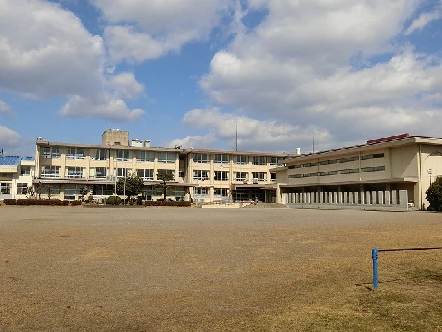 養北小学校まで1400m