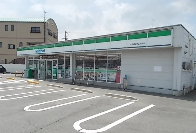 ファミリーマート郷桜井３丁目様まで300m