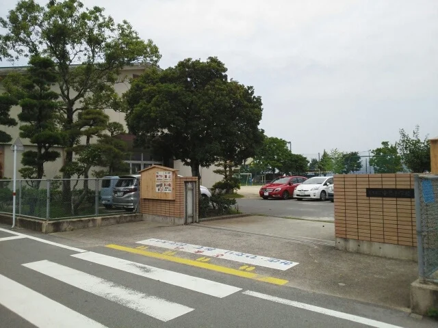 中島小学校まで940m