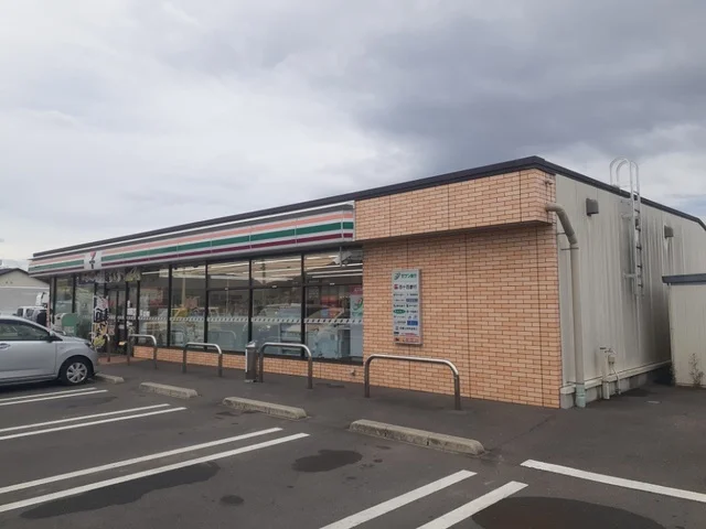 セブンイレブン高松鹿角町店さんまで300m