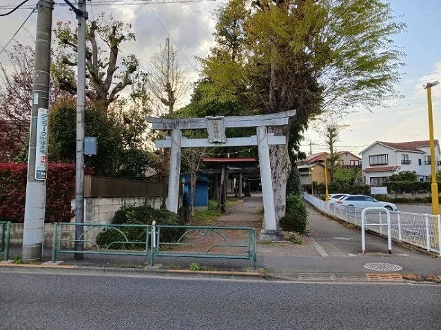 諏訪神社まで550m