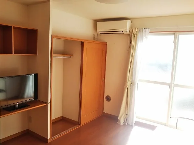 荷物もたっぷり入るクローゼットです♪