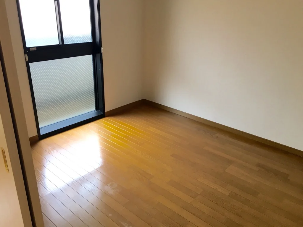 キッチン横の部屋