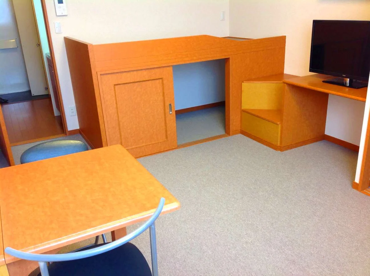 たっぷり収納できる中段ベッドです！