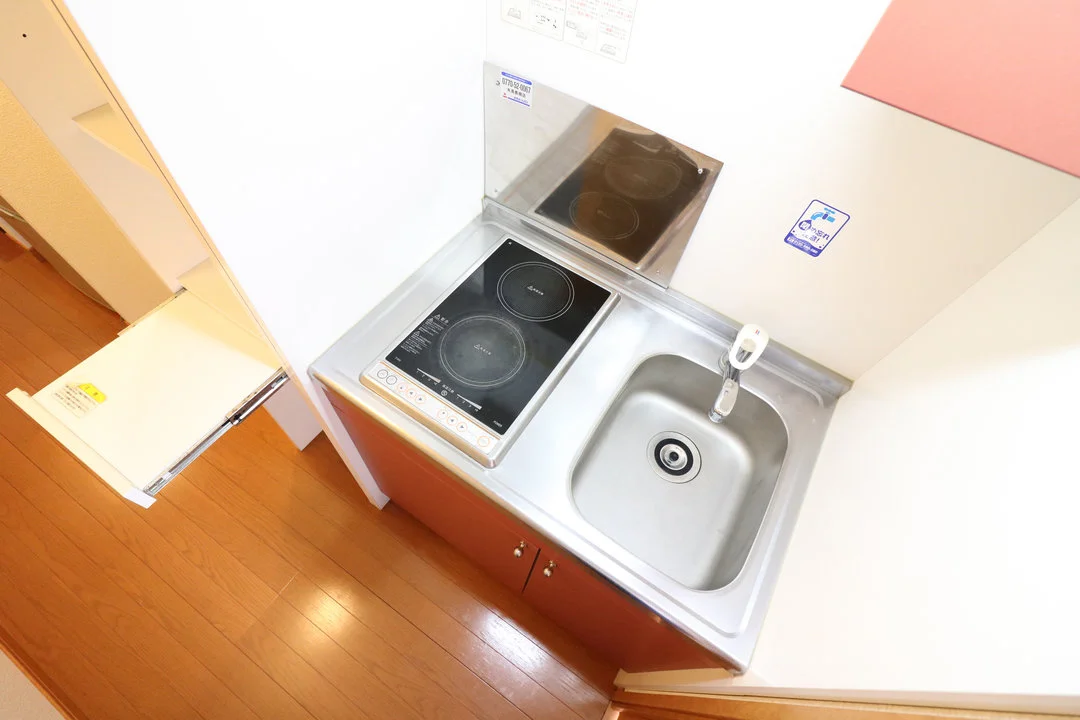 お掃除らくらくの２口ラジエントヒーター！キッチン棚収納が豊富