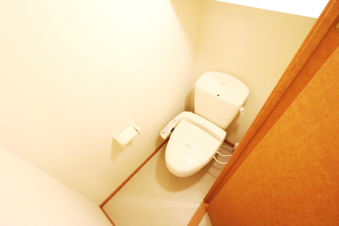 快適な温水洗浄便座付きトイレになります。