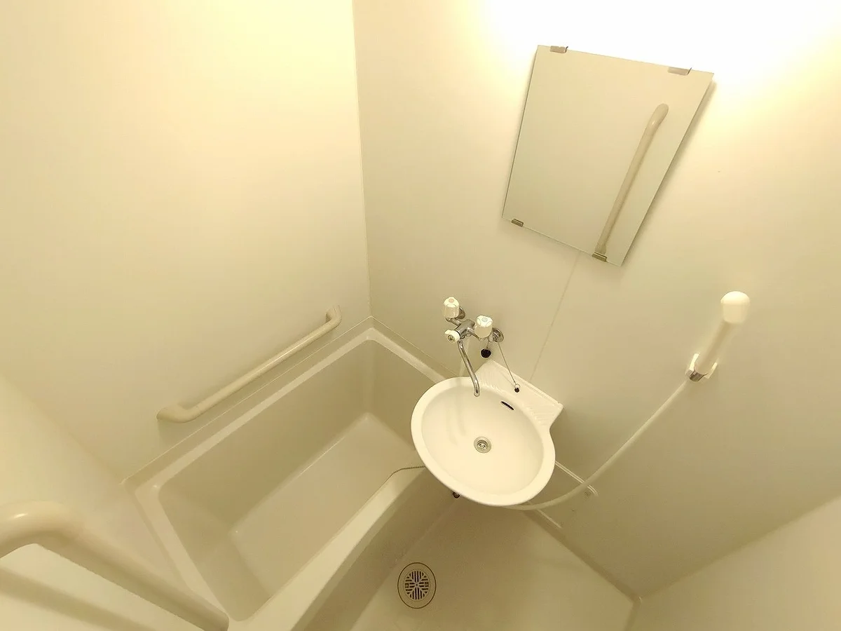 設備・使用は号室により異なる為、現況を優先致します。