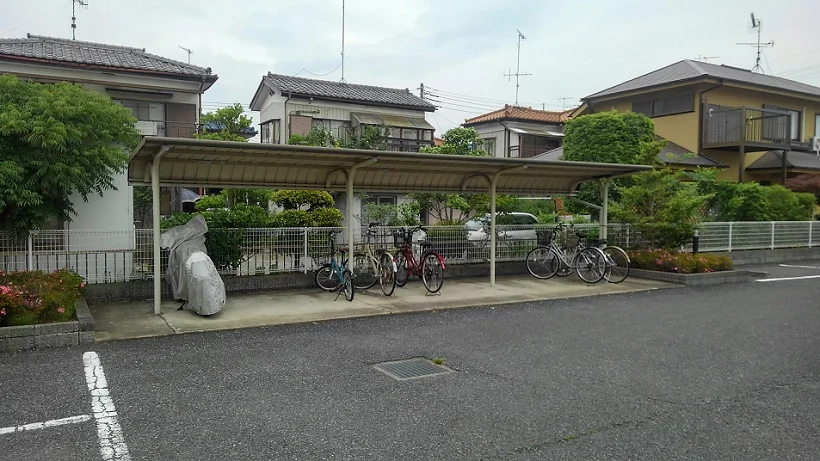 屋根付き駐輪場になります。