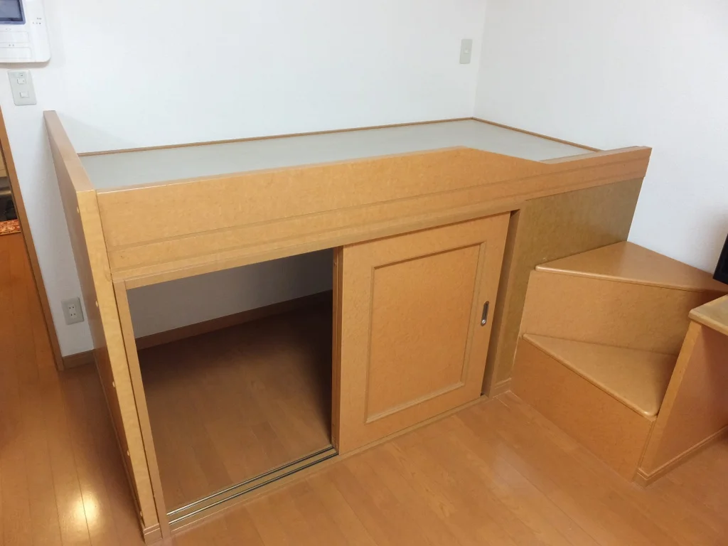 大容量の収納スペース付きのベットです。