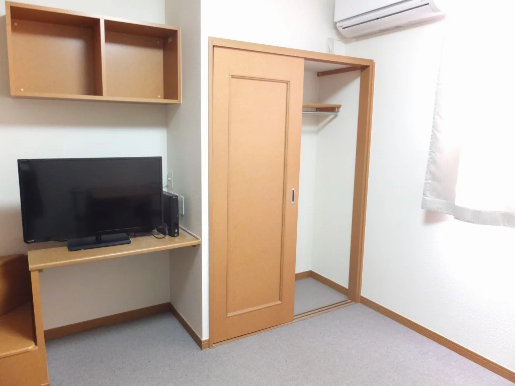 ポール付きのクローゼット