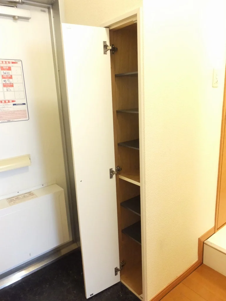 段差を自由に変更できる靴箱です。