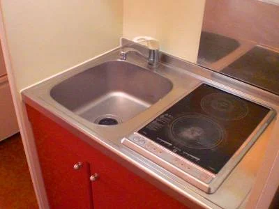 ラジエントヒーターなので初めての一人暮らしでも安心です。