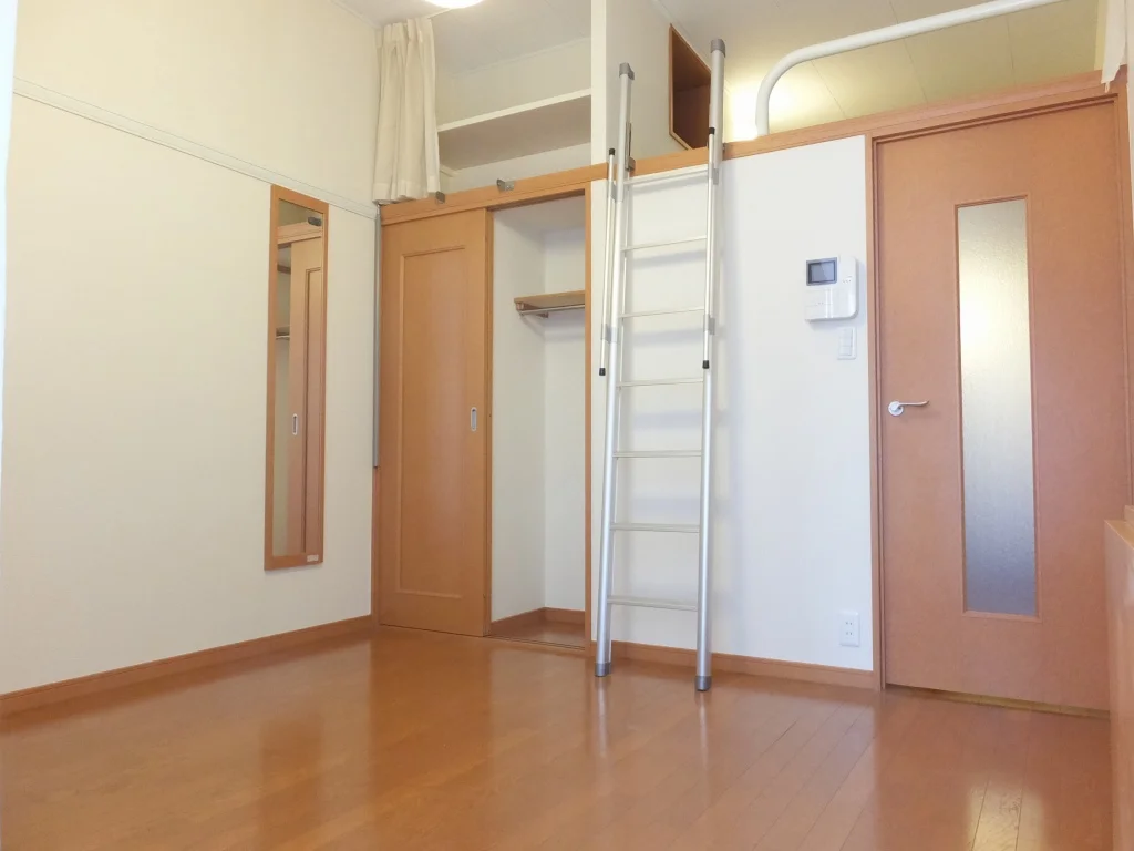 天井まで続く大容量の収納スペース