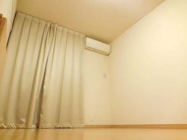 1Fの床面は、フローリング敷きで御座います。