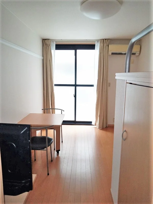 1Fはフローリング、2F以上は絨毯になります。