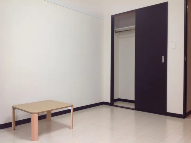 備品は部屋毎に異なります。１Ｆのみフローリング