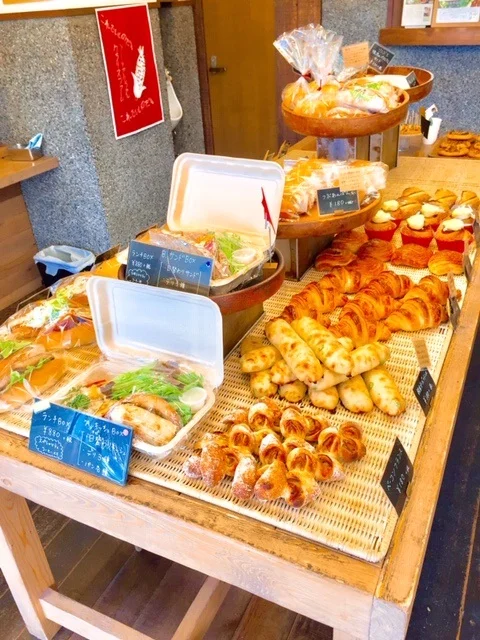 パンと惣菜と珈琲と。まで80ｍ お惣菜も美味しいお店です。