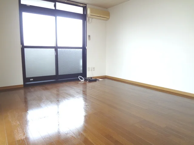 床はフローリング仕様。