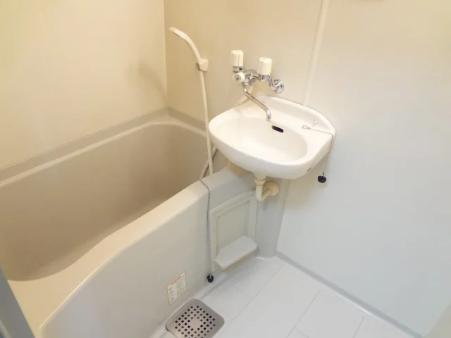 風呂トイレ別！