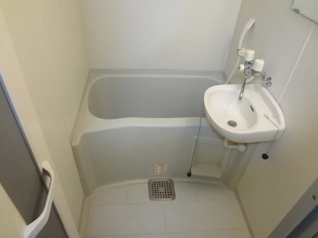 風呂トイレ別！