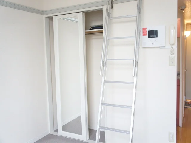 ロフトタイプのお部屋なので、上も収納スペースにどうぞ！