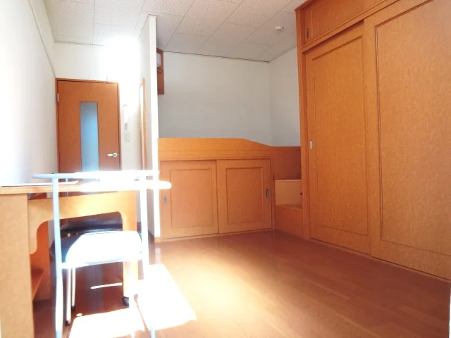 ベッド下にはたっぷりの収納スペース！