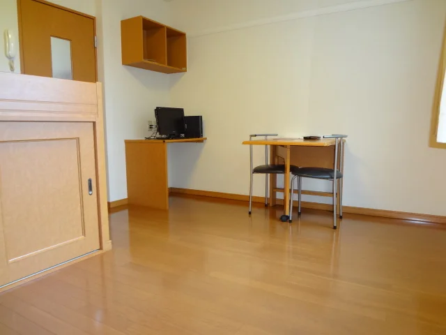 1Fはフローリング、2Fは絨毯張りです。