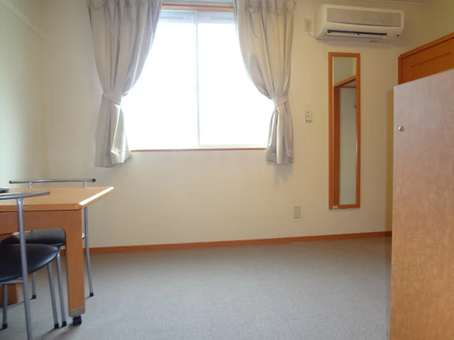 1Fはフローリング、2Fは絨毯張りです。