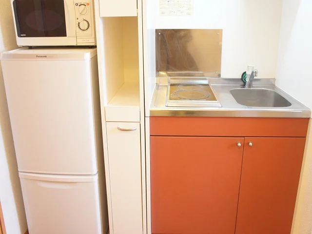 キッチン周りにも収納スペースがあります♪