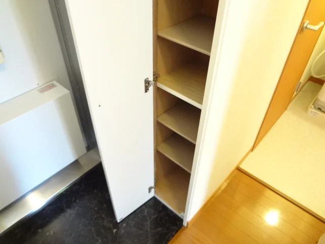 玄関横に収納有り