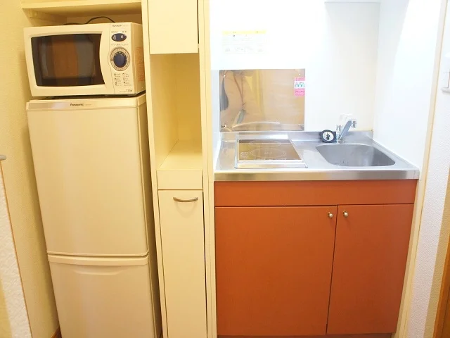 キッチン周りに収納スペースもあります♪