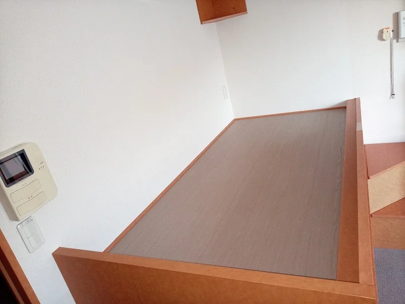 ベッドの下は収納になっています