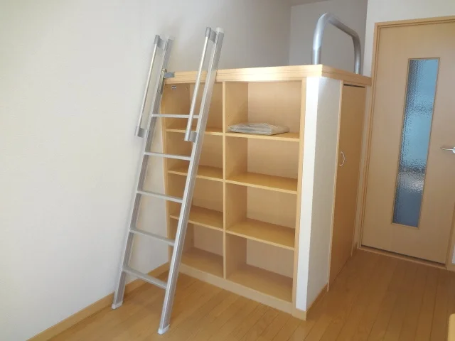 ベッドスペース　下部収納