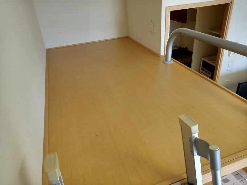 ベッドの下は大型収納スペース