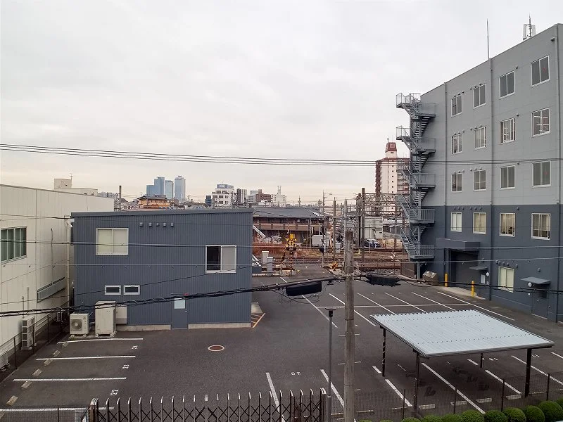 名古屋駅前の高層ビルが見えます