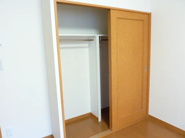 長いものもかけられる、収納たっぷりのクローゼット！