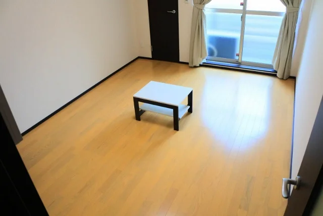 南向きで日当たり良好！（写真は１階のお部屋です）