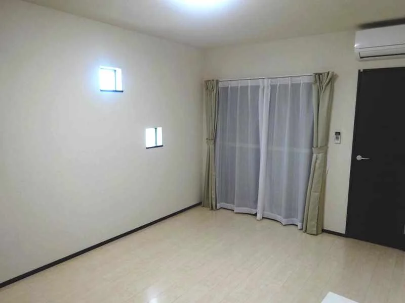 201号室は小窓がついてます！