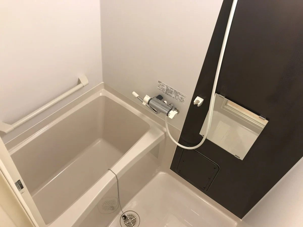 浴室換気乾燥機付き　【同型タイプ参考写真】