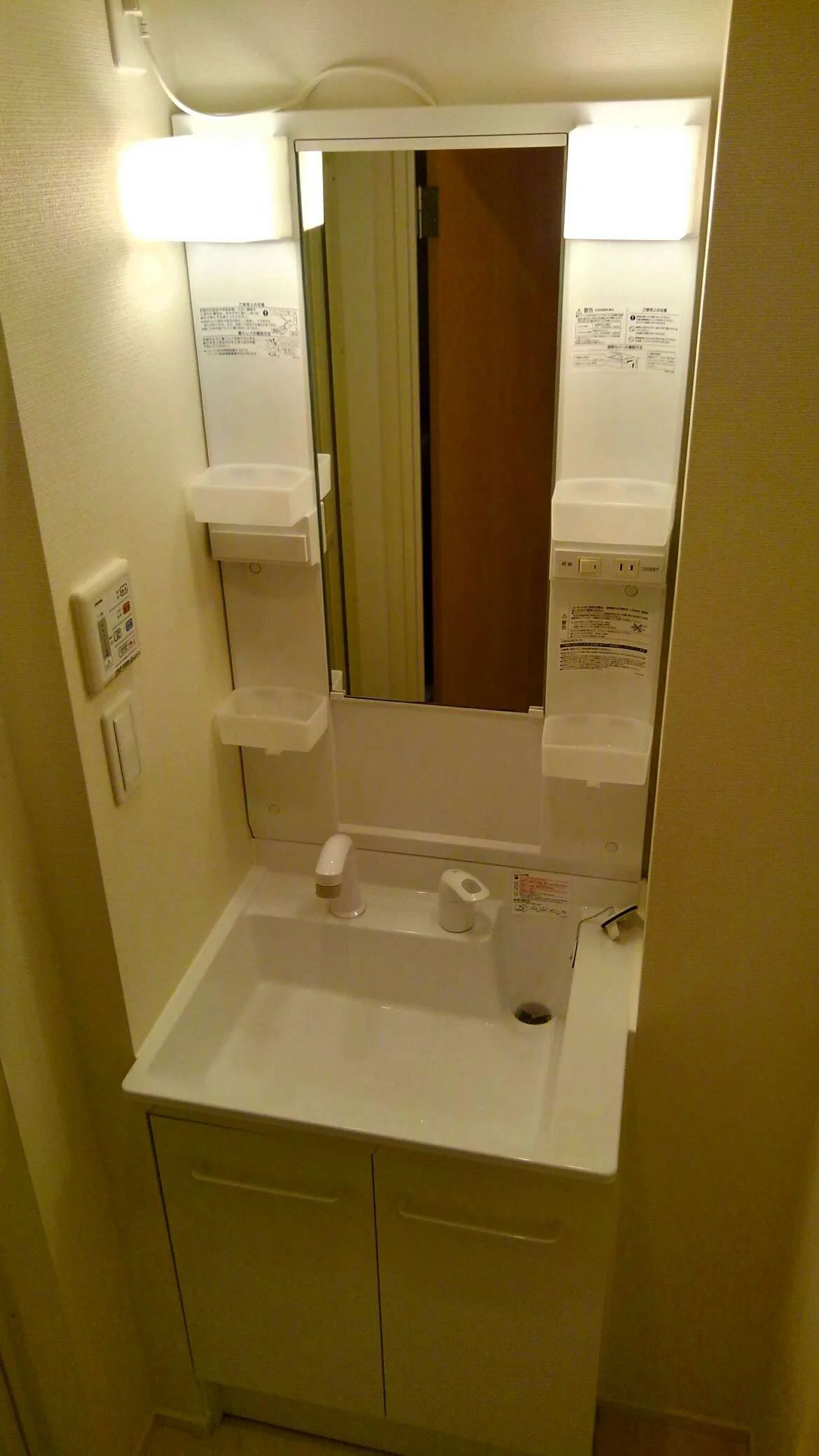 独立洗面台で忙しい朝でもスムーズに支度が出来ます。