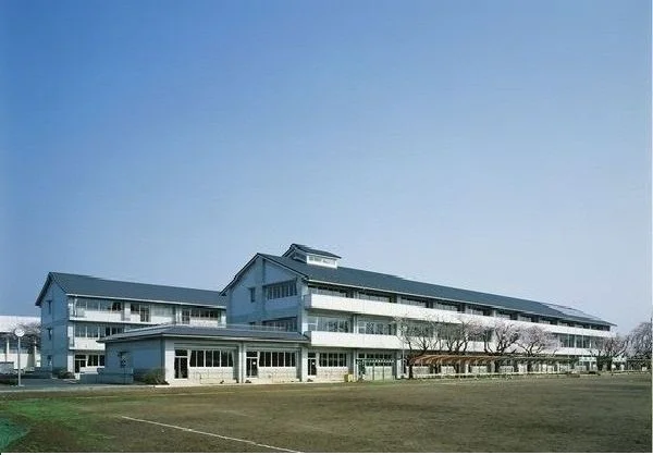 八街中央中学校まで2500m