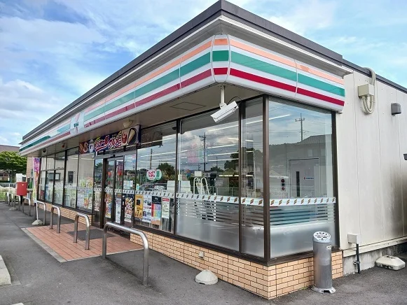 セブンイレブン乗附町店まで300m