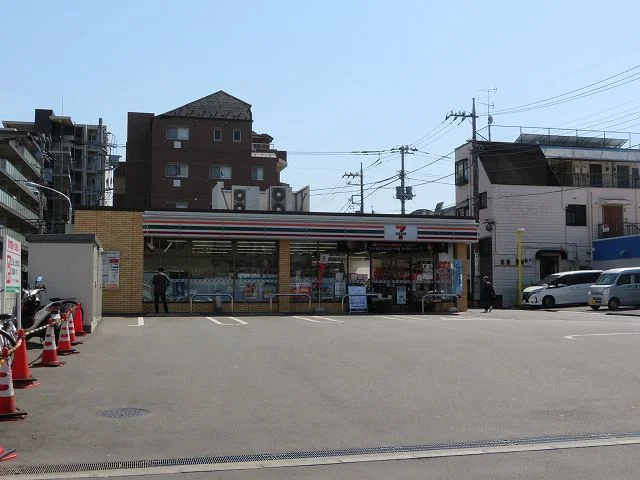 セブンイレブンまで1100m