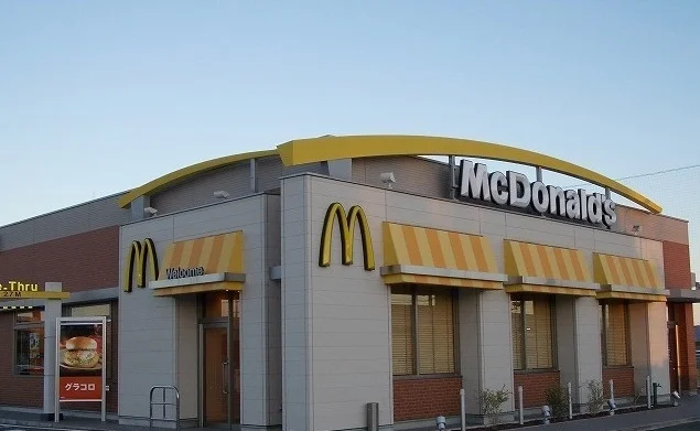 マクドナルドまで1200m