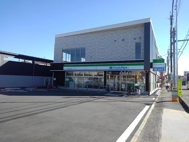 ファミリーマートまで650m