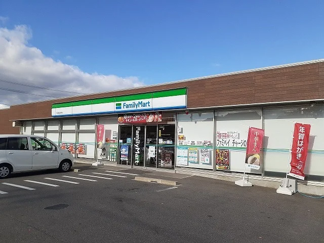 ファミリーマート半田板山町店まで574m