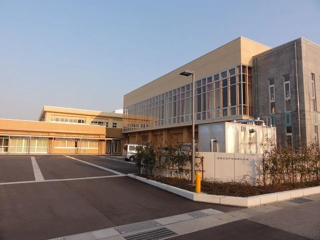 戸出東部小学校まで800m