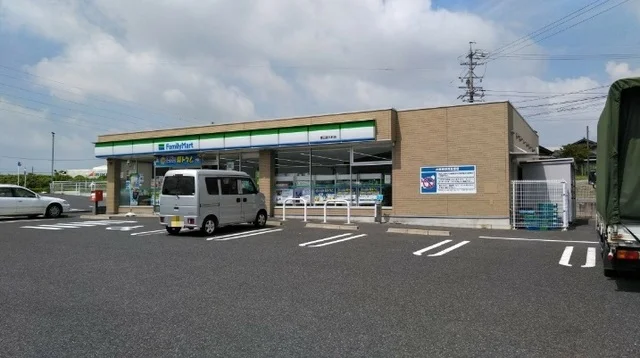 ファミリーマートまで1100m