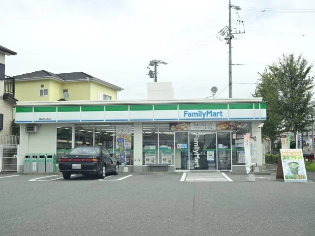 ファミリーマートまで400m